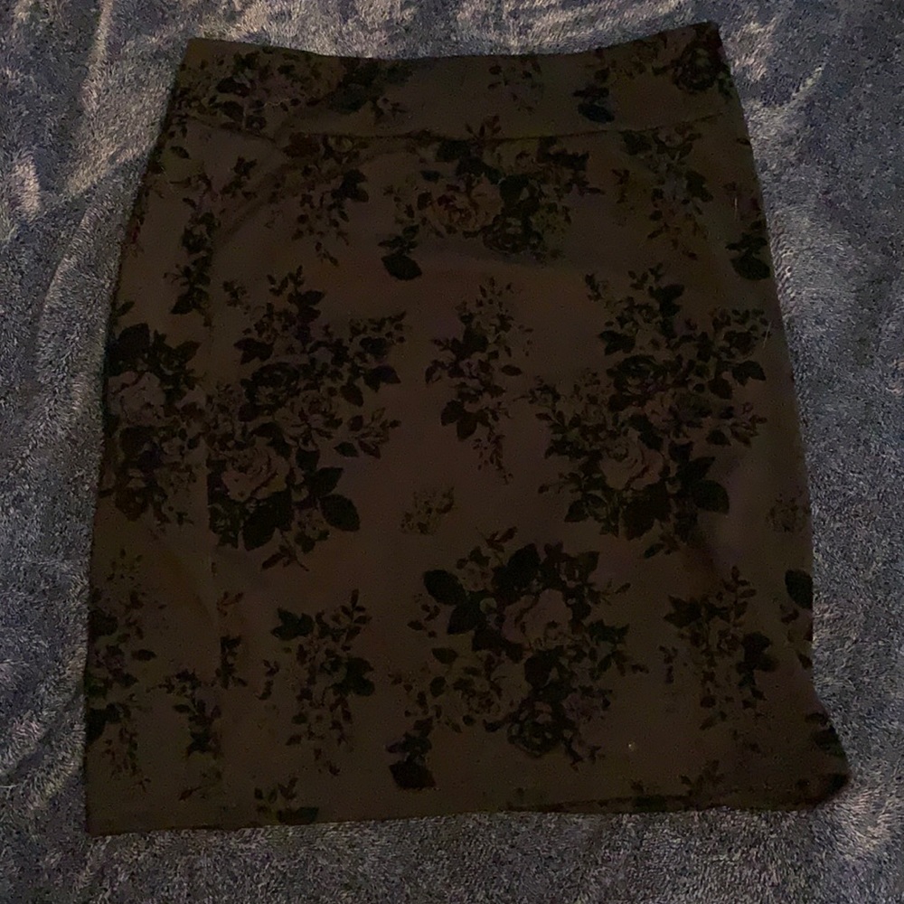 Floral black pencil skirt